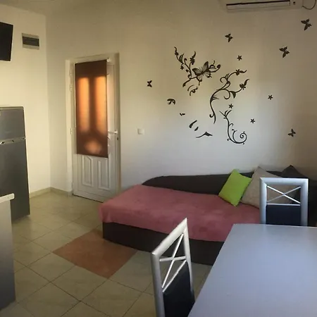 Jadra アパート クチフェ